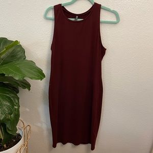Burgundy body-con dress!